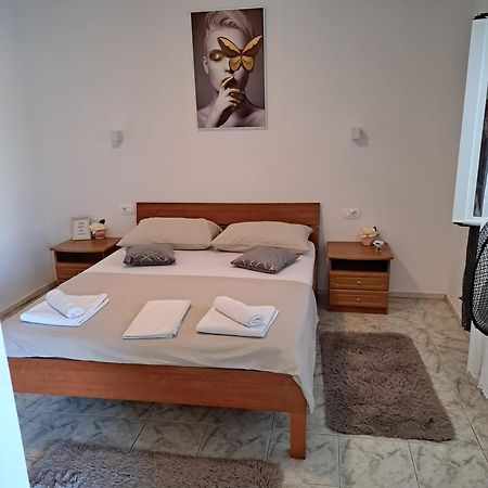 Iva Apartman Sa Bazenom Donji Zemunik Ngoại thất bức ảnh