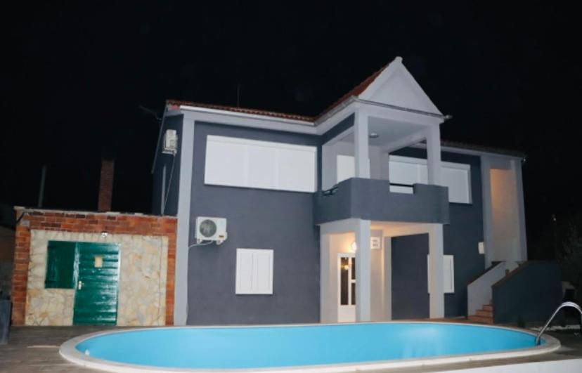 Iva Apartman Sa Bazenom Donji Zemunik Ngoại thất bức ảnh