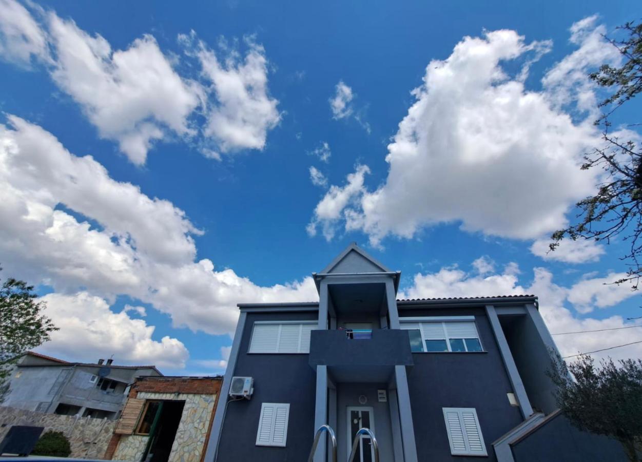 Iva Apartman Sa Bazenom Donji Zemunik Ngoại thất bức ảnh