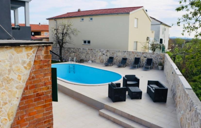 Iva Apartman Sa Bazenom Donji Zemunik Ngoại thất bức ảnh