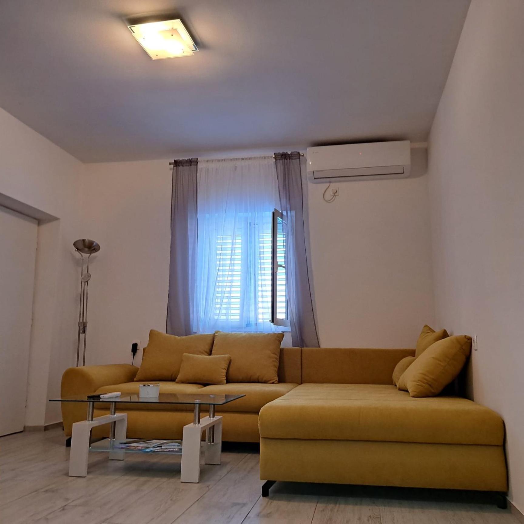 Iva Apartman Sa Bazenom Donji Zemunik Ngoại thất bức ảnh